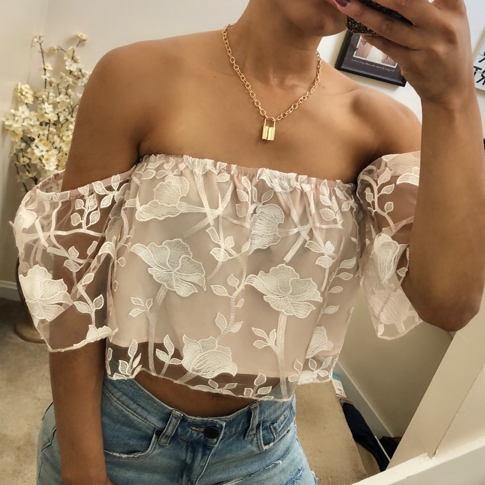 NWT Off the Shoulder Floral Embroidered Crop Top